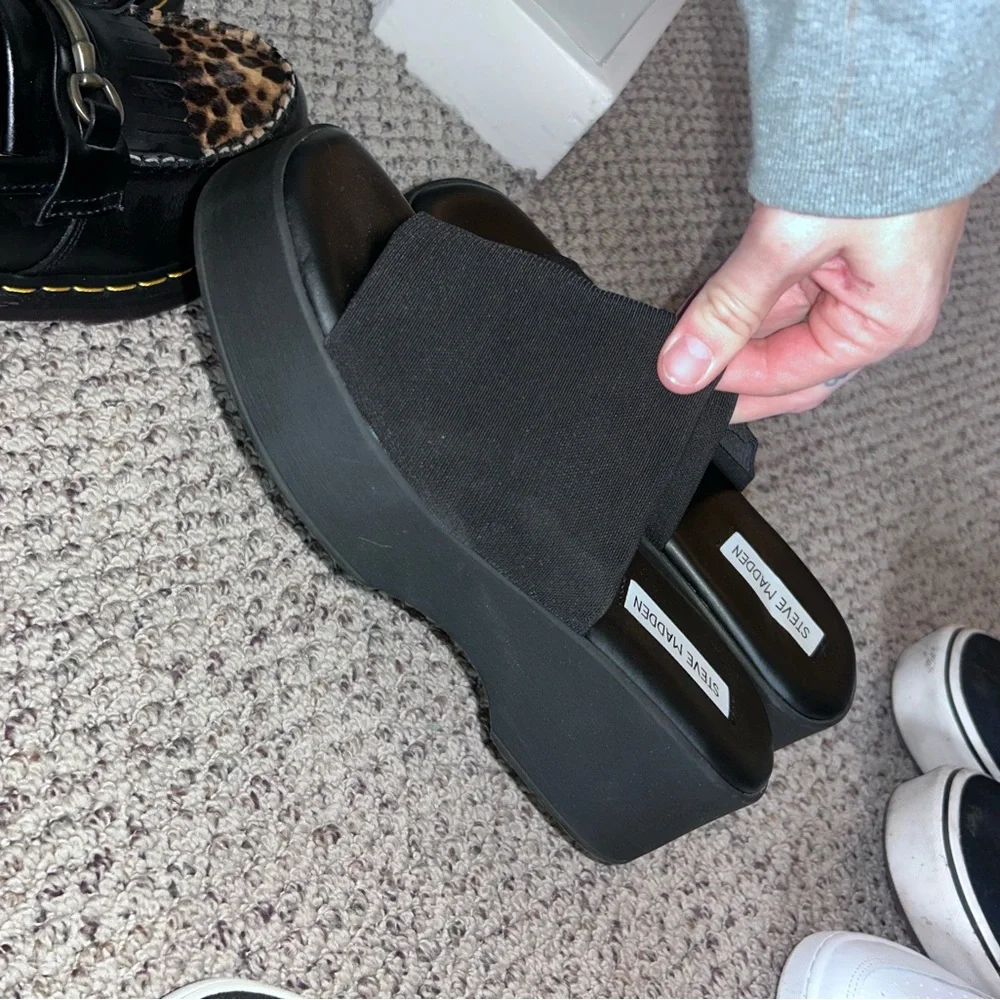 Steve Madden Y2K platform sandal - Picture 3 of 3